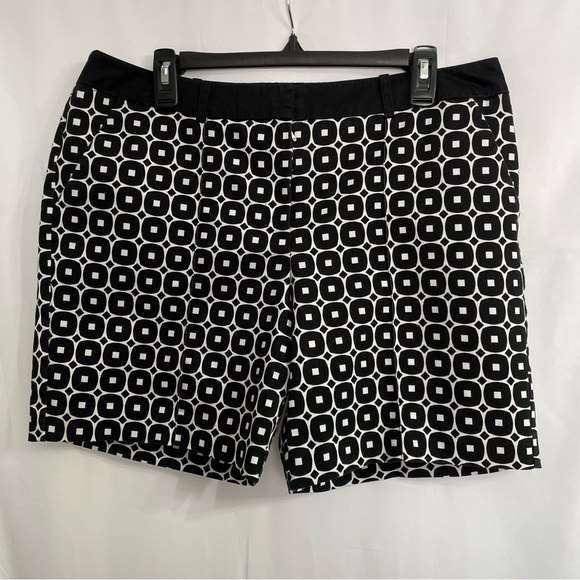 Worthington Black and White Geometric Size 12 Shorts Resort Summer - Picture 1 of 4